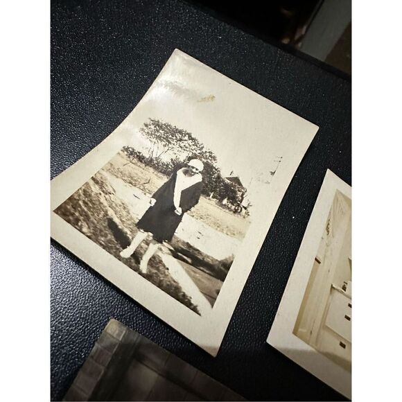 Vintage 1950s 60s 3 mini pictures snapshot ephemera lot Women Child - Picture 4 of 7